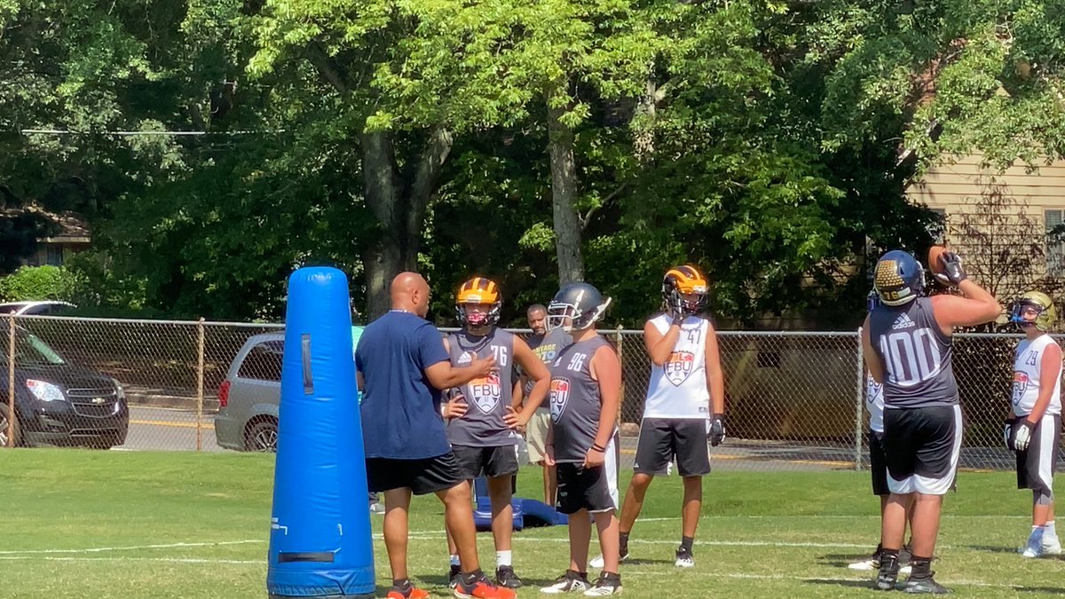 BraxtonG35's tweet photo. Competed @FBUcamp 🏈 in Atlanta a few weeks ago and had a great coach @77MMorais Thank you coach!! Ready to work with you again. 🏋🏼‍♂️💪🏼 https://t.co/Hjbeexmmpr