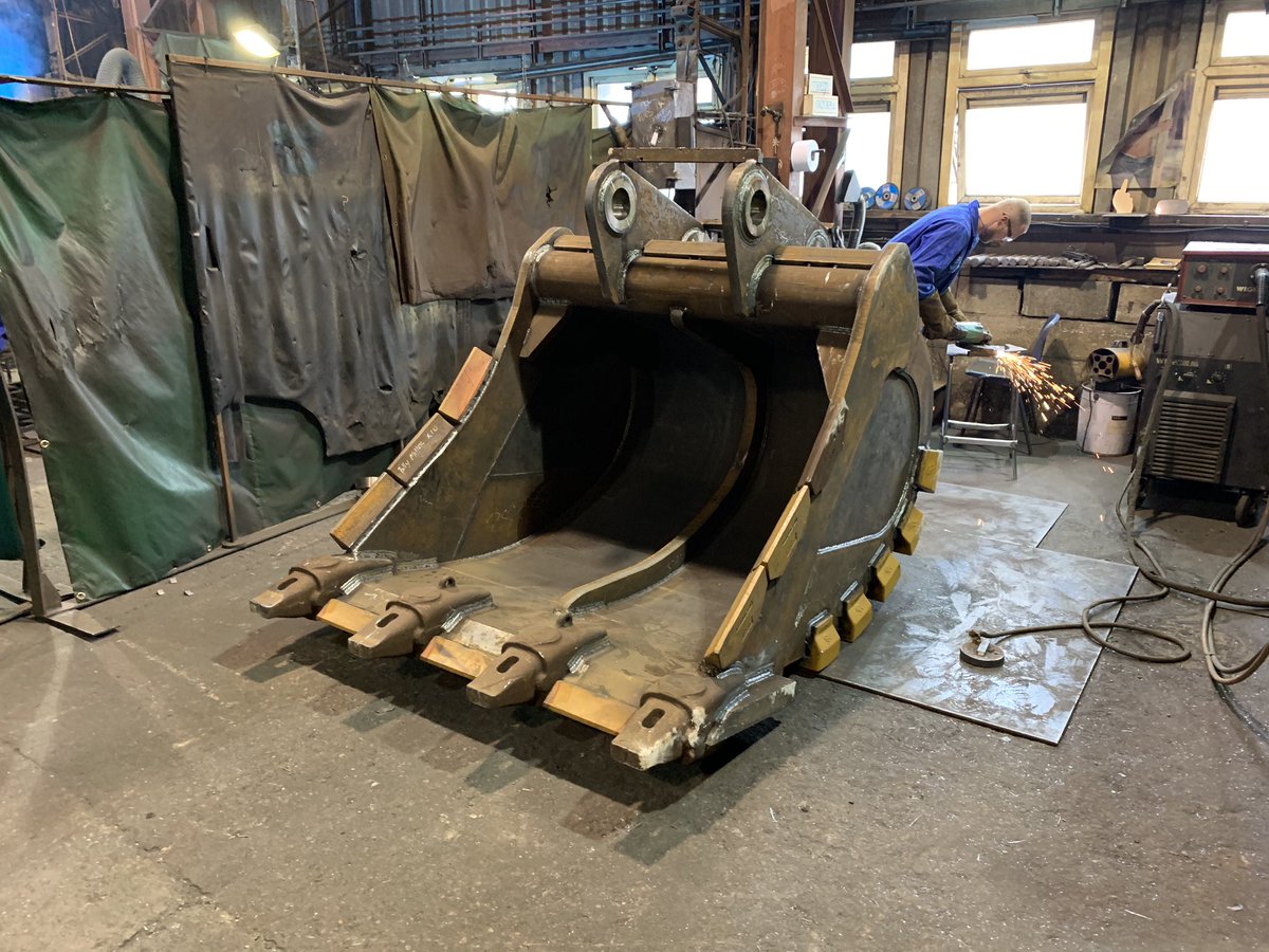 Abiljo_buckets's tweet photo. #XHD #Rockbucket nearly finished #welding ready to head to the #quarry for some #heavyduty #digging #excavator #builtinbritain #buybritish https://t.co/mhGc4vnP2h