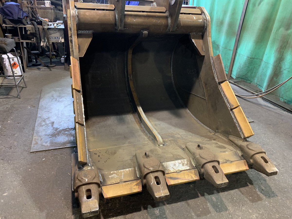 Abiljo_buckets's tweet photo. #XHD #Rockbucket nearly finished #welding ready to head to the #quarry for some #heavyduty #digging #excavator #builtinbritain #buybritish https://t.co/mhGc4vnP2h