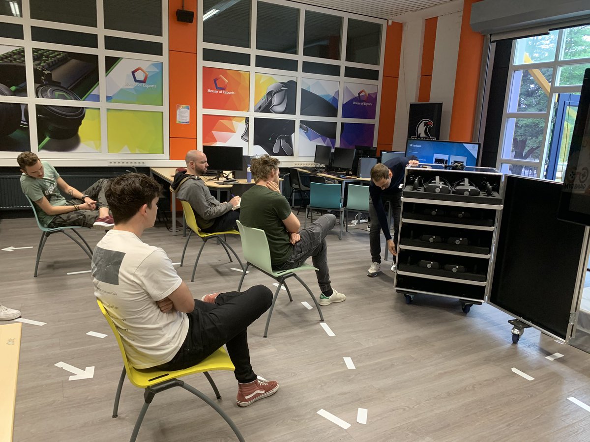 event_broker's tweet photo. En weer een educatieve uitbreiding in ons aanbod van @HouseofEsports_ @VRinSCHOOL bewegen met beatsaber maar ook een virtuele rondleiding door het achterhuis van Anne Frank of een reis door het menselijk lichaam. Nu tijdens Summer of Esports en straks tijdens Ltu uren @NPRZ010 https://t.co/S7EYoAozLx