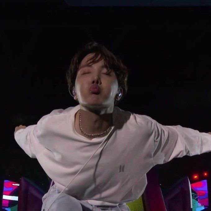 A thread of HOSEOK pics taken by ARMYS in concerts that’s are pure and beautiful and give you feels of a concert chaos and life