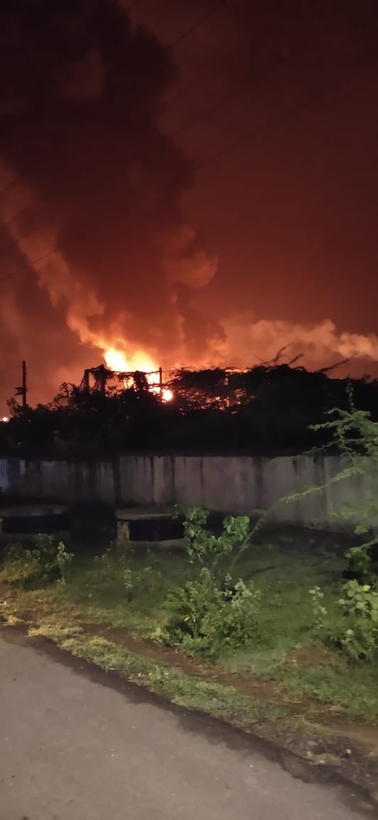 విశాఖపట్నం ఫార్మాసిటీలో జరిగిన పేలుడు ఘటన దిగ్భ్రాంతికరం. ప్రమాదంలో మృతి చెందిన కుటుంబానికి నా ప్రగాఢ సానుభూతి తెలియజేస్తున్నాను.ప్రభుత్వం తక్షణమే బాధిత కుటుంబాలను  ఆదుకోవాలి  విజ్ఞప్తి చేస్తున్నాను #Vishakapatnam 
<a href="/AndhraPradeshCM/">CMO Andhra Pradesh</a> <a href="/ysjagan/">YS Jagan Mohan Reddy</a>