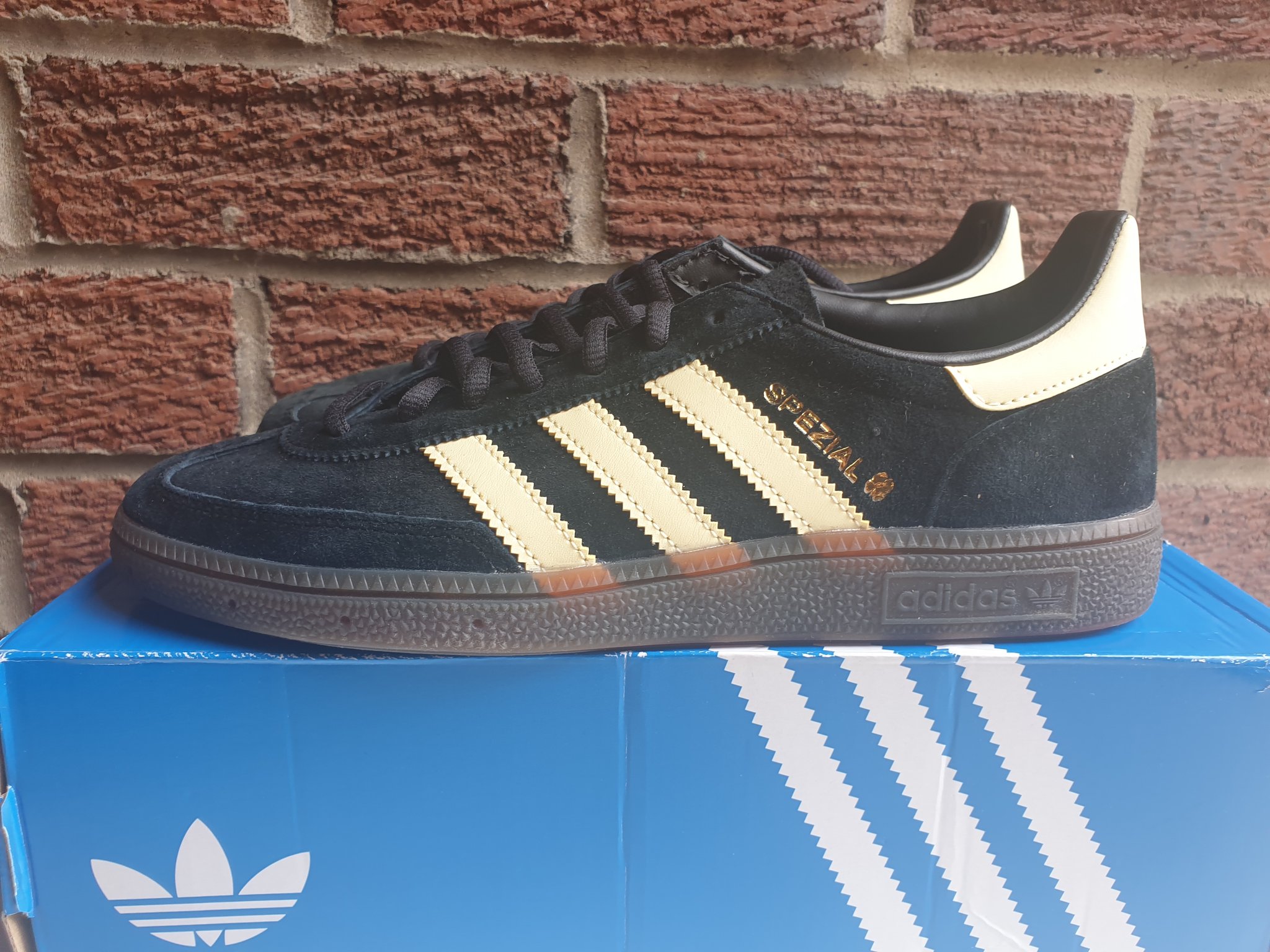 KGS Trainers on Twitter: "Adidas handball spzl St Patrick's day Guinness colour way Sizes 7 8 UK £80 delivered free UK postage #adidas #spzl # spezial #handball #guinness #trainers #sneakers #casual #mens #