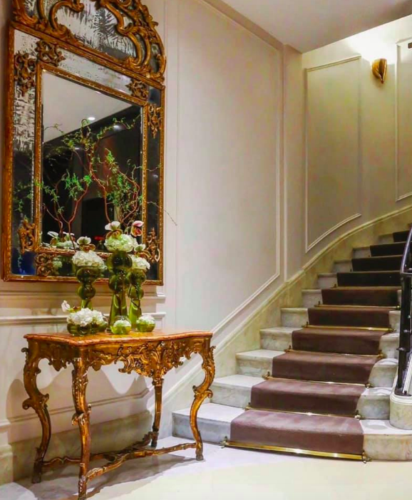 inspired_luxury's tweet photo. Flavours that dance at the tip of your tongue, fashion that flows with beautiful grace, heavenly lights, romance-filled nights, today, in celebration of Bastille day, we pay ode to all things French, and shine a spotlight on the city of Paris...for Paris is always a good idea 🌹 https://t.co/NheTjZlxte