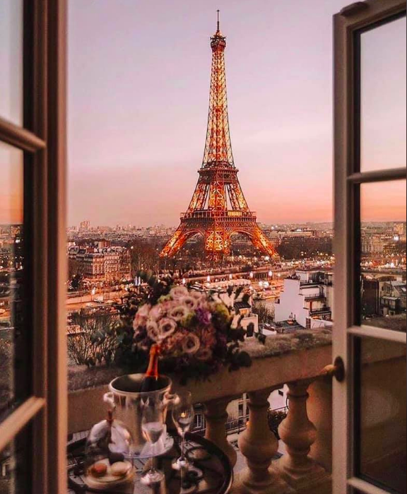 inspired_luxury's tweet photo. Flavours that dance at the tip of your tongue, fashion that flows with beautiful grace, heavenly lights, romance-filled nights, today, in celebration of Bastille day, we pay ode to all things French, and shine a spotlight on the city of Paris...for Paris is always a good idea 🌹 https://t.co/NheTjZlxte