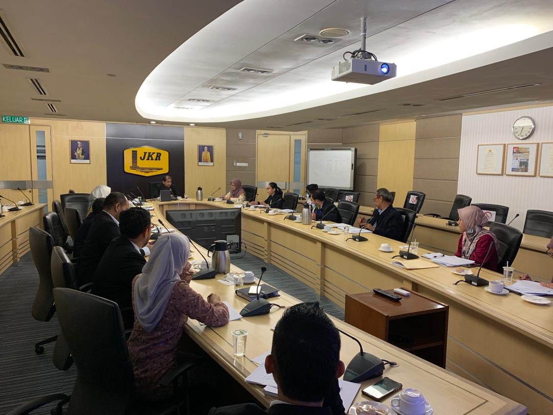CIVILCORE_'s tweet photo. Ahli JK #CIVILCORE2020 &amp; Disiplin Awam @CivilJKR menyaksikan penyerahan tugas YBrs Ir @azudinmansor kepada YBrs Dr @MohammadMaziah sebagai Pengerusi Baharu #CIVILCORE2020

Terima kasih YBrs Ir Hj Mohd Azudin atas sumbangan diberikan sepanjang mengalas tugas dalam persidangan ini https://t.co/L2qkMAWszr