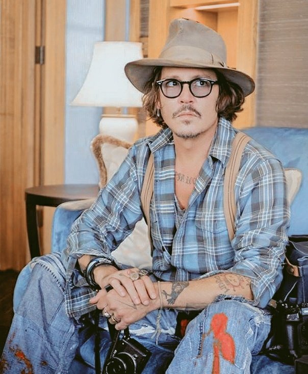 johnnysvampires's tweet photo. I love this man more and more every day 🤧 So so proud of you Johnny
#JusticeForJohnnyDepp #WeAreWithYouJohnnyDepp 
[Credit to Ross Halfin] https://t.co/MWkQYXLh4S