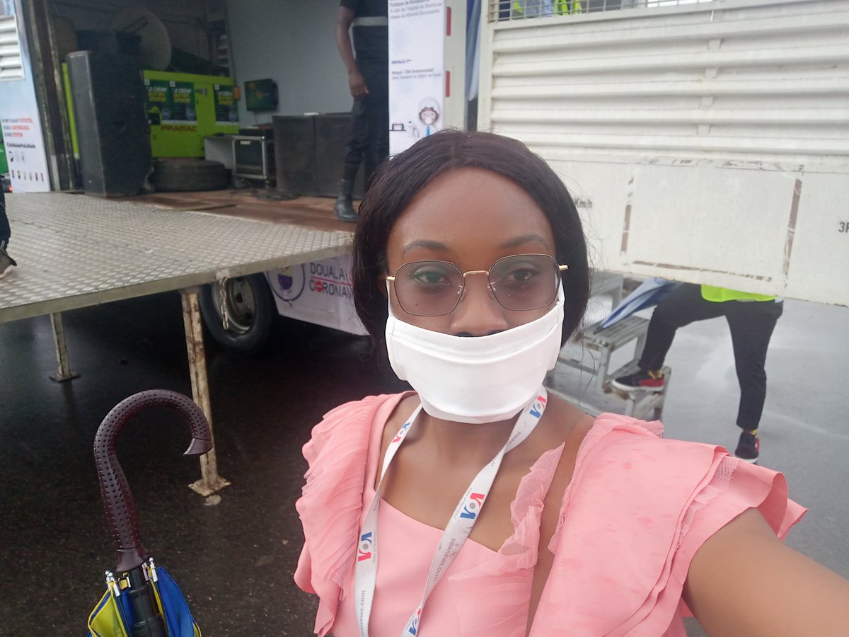 cangouande's tweet photo. Depuis ce lundi @CityOfDouala et les mairies sont sur le terrain pour une sensibilisation de proximité au #Covid19. Port de masque et sensibilisation sur les centres de dépistage gratuit. Hier #Dla5, Aujourd'hui nous faisons le tour de #Dla3 avec le Maire @ValentinEpoupa https://t.co/k6aHWhWr0g