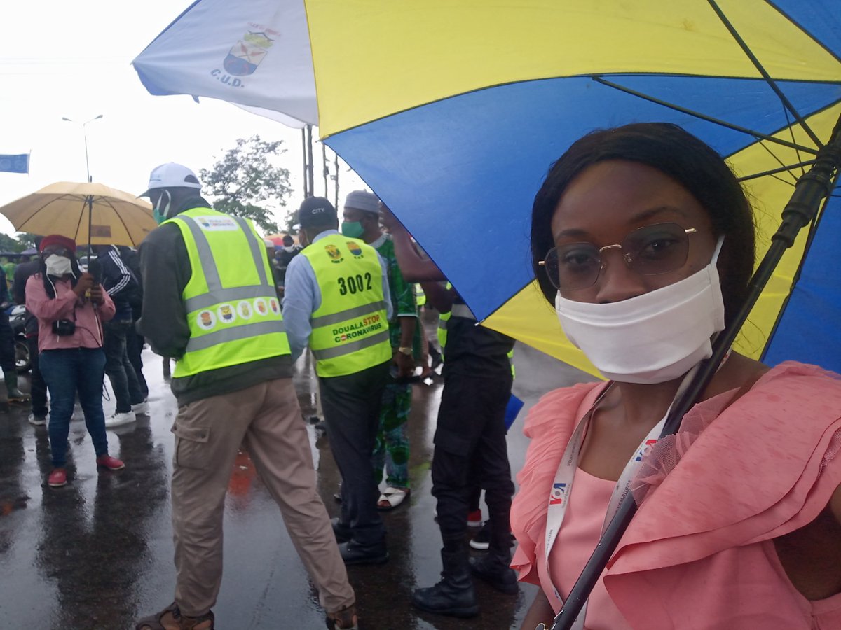 cangouande's tweet photo. Depuis ce lundi @CityOfDouala et les mairies sont sur le terrain pour une sensibilisation de proximité au #Covid19. Port de masque et sensibilisation sur les centres de dépistage gratuit. Hier #Dla5, Aujourd'hui nous faisons le tour de #Dla3 avec le Maire @ValentinEpoupa https://t.co/k6aHWhWr0g