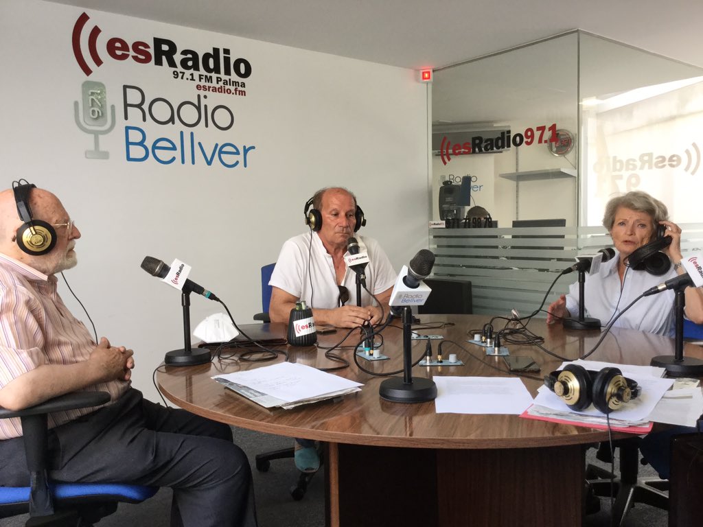 esRadioBaleares's tweet photo. Los tertulianos del #contrapunto coinciden en que con la imposición de las mascarillas vuelve a haber improvisación y contradicciones. Escucha a #MTruyols #MPelarda #RPiñaHoms y #JFageda en @esRadio971🎙️ https://t.co/b7lzfB5Fn1 https://t.co/qeIdvFjWhh