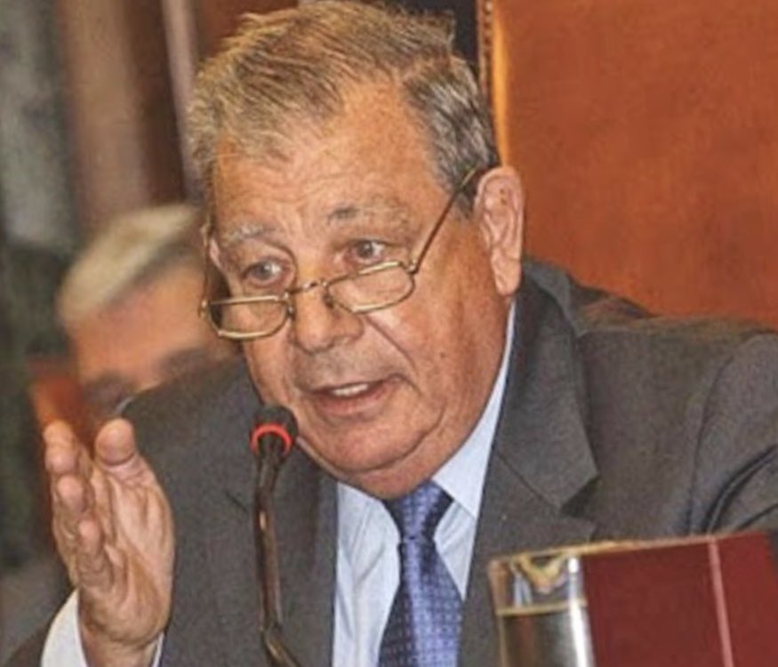 Con dolor supe de la muerte de Julio Maier. Con Bacigalupo, Righi y Zaffaroni formaron la generación dorada del derecho penal argentino. Tuve el honor de iniciar mi carrera docente siendo JTP en su cátedra. Fue un maestro de una honestidad intelectual más enorme.
Todo mi pesar.