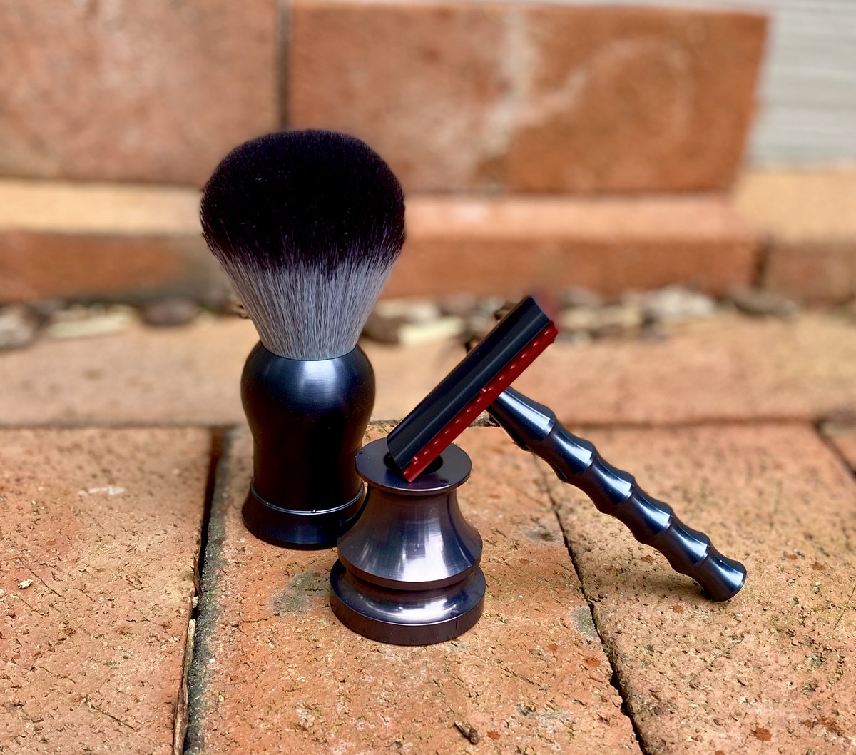 AboveTheTie's tweet photo. Aluminum Single Edge Bamboo Razor with Stand and Synthetic Shaving Brush #bamboo #mensgroomingproducts #sotd #wetshavingloyalists #wershaver #cleanshaven #wetshavers #barbershop #singleedge #closeshave #smoothface #razor #girlswithshavedheads #shave #quality #smoothlegs https://t.co/ddgtVruYTd