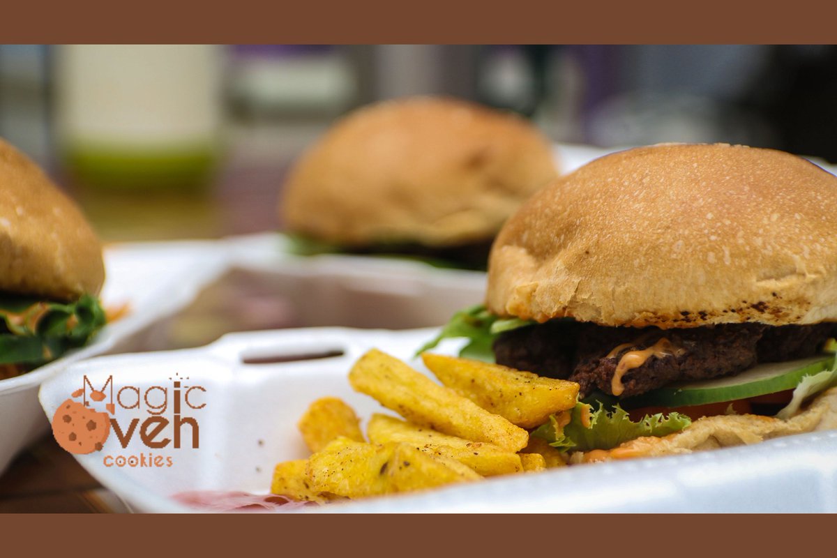 Z_kohinoor's tweet photo. Hello my kano people burger and shawarma will be available tomorrow.

Beef shawarma- #350
Chicken shawarma- #450 
Burger- #500
Burger with fries- #600 
DM, call or send a WhatsApp message to 09010892764

Retweet please🙏🏾 https://t.co/E3sTJcEfIw