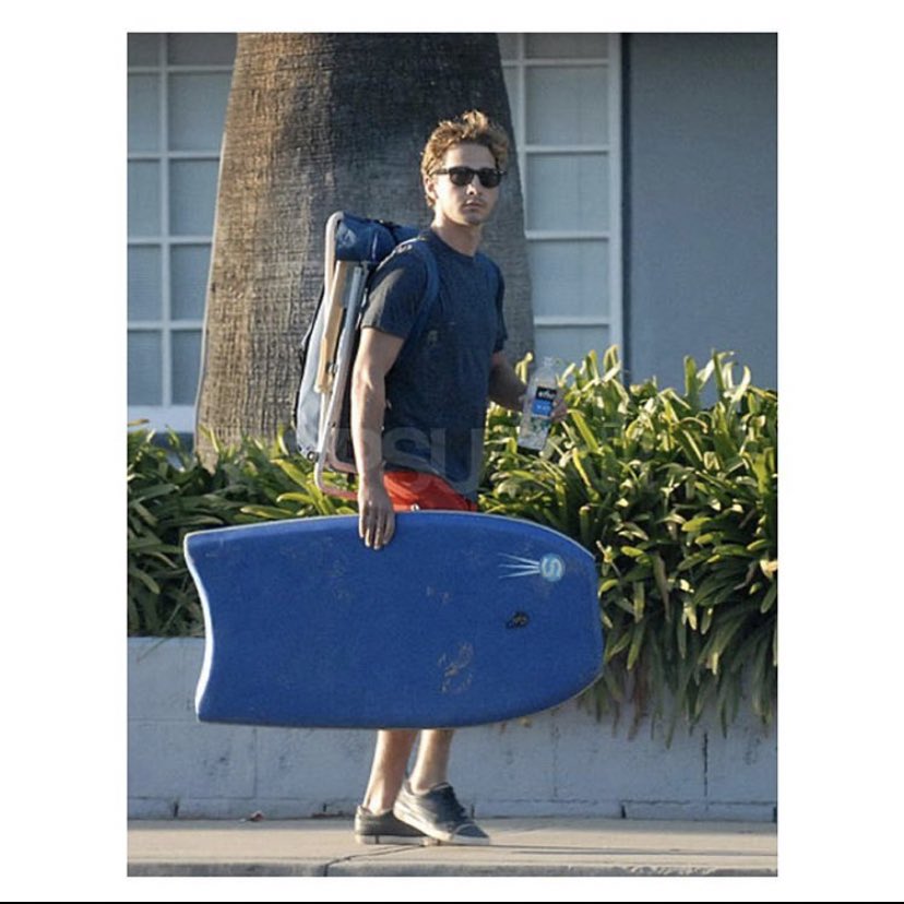 shiasoutfits's tweet photo. We should hit the beach. 👟

(via. #shiasoutfits #shialabeouf) https://t.co/EpyMUgpQPh