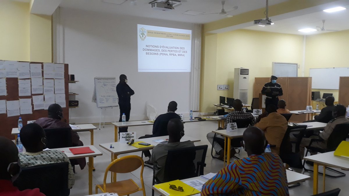 FLabassEMPABB's tweet photo. Le CLM Seydou DOUMBIA, DGPC a rendu une visite à l'EMPABB @berethem qui conduit depuis une semaine une formation @EMP_Bamako sur la Gestion des Risques des Catastrophes au profit du personnel du CECOGEC. https://t.co/5SUePUuN66