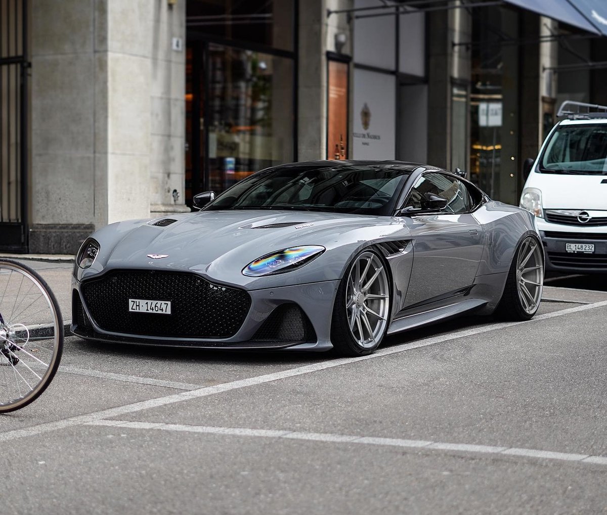 WorldWideCarsTM's tweet photo. Aston Martin DBS on Testosteron 😳 https://t.co/hoFWGDEYpT