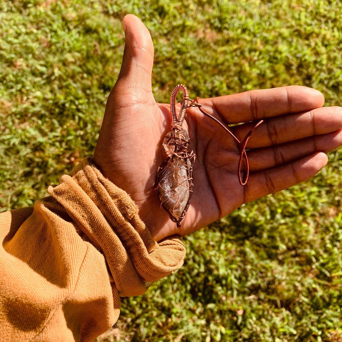 5vxxzn's tweet photo. I make hand-made wire wrapped jewelry. Looking for that crowd of people that likes wearing edgy meaningful pieces. If that’s you..shoot me a message @crystalrootz https://t.co/LocdbjCrSn