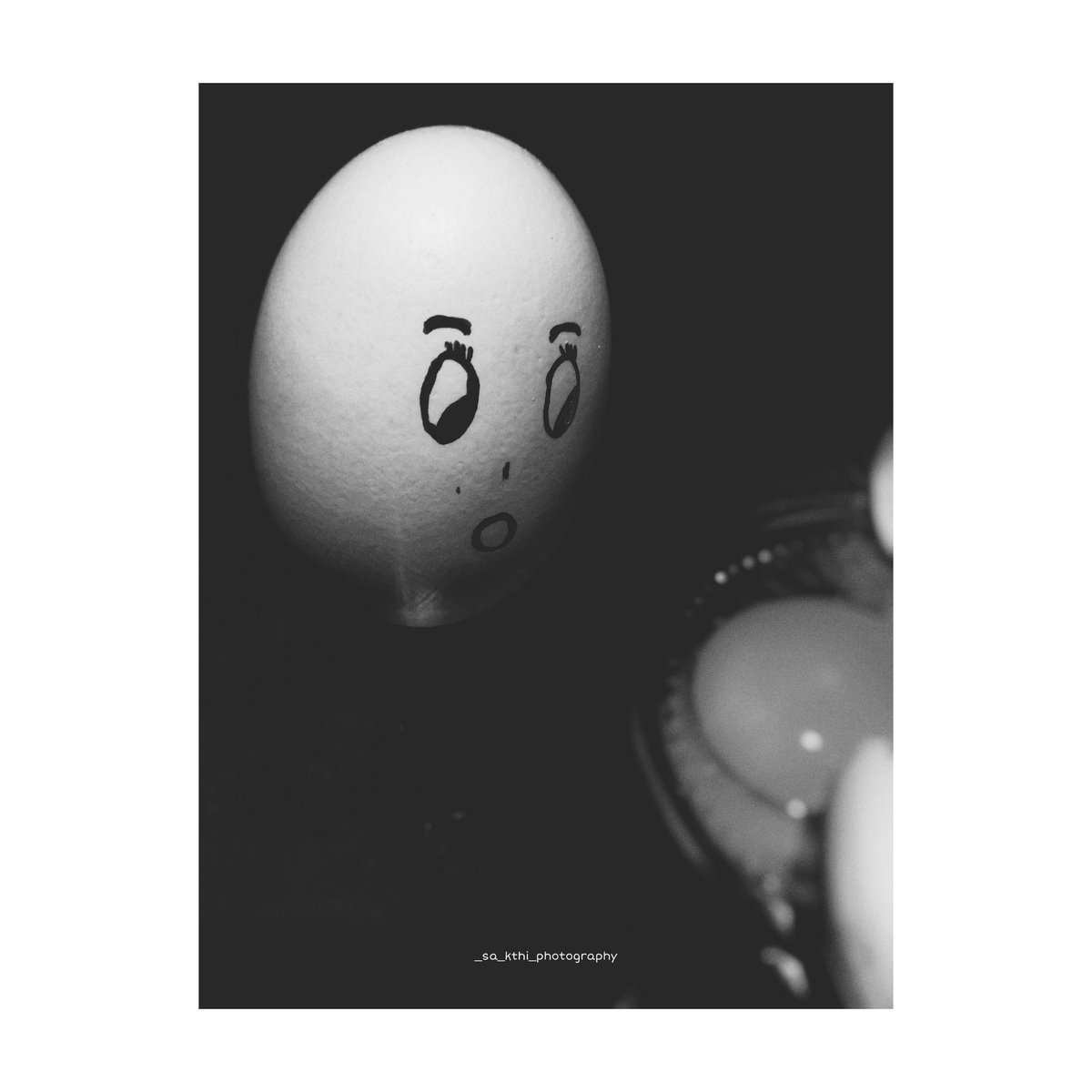 Sakthi28977447's tweet photo. Egg🥚 expression 🤣
#photooftheday
#photography
#mobilephotography
#egg
#blackandwhite
#expression
#funnyexpression https://t.co/viVEIiDoau