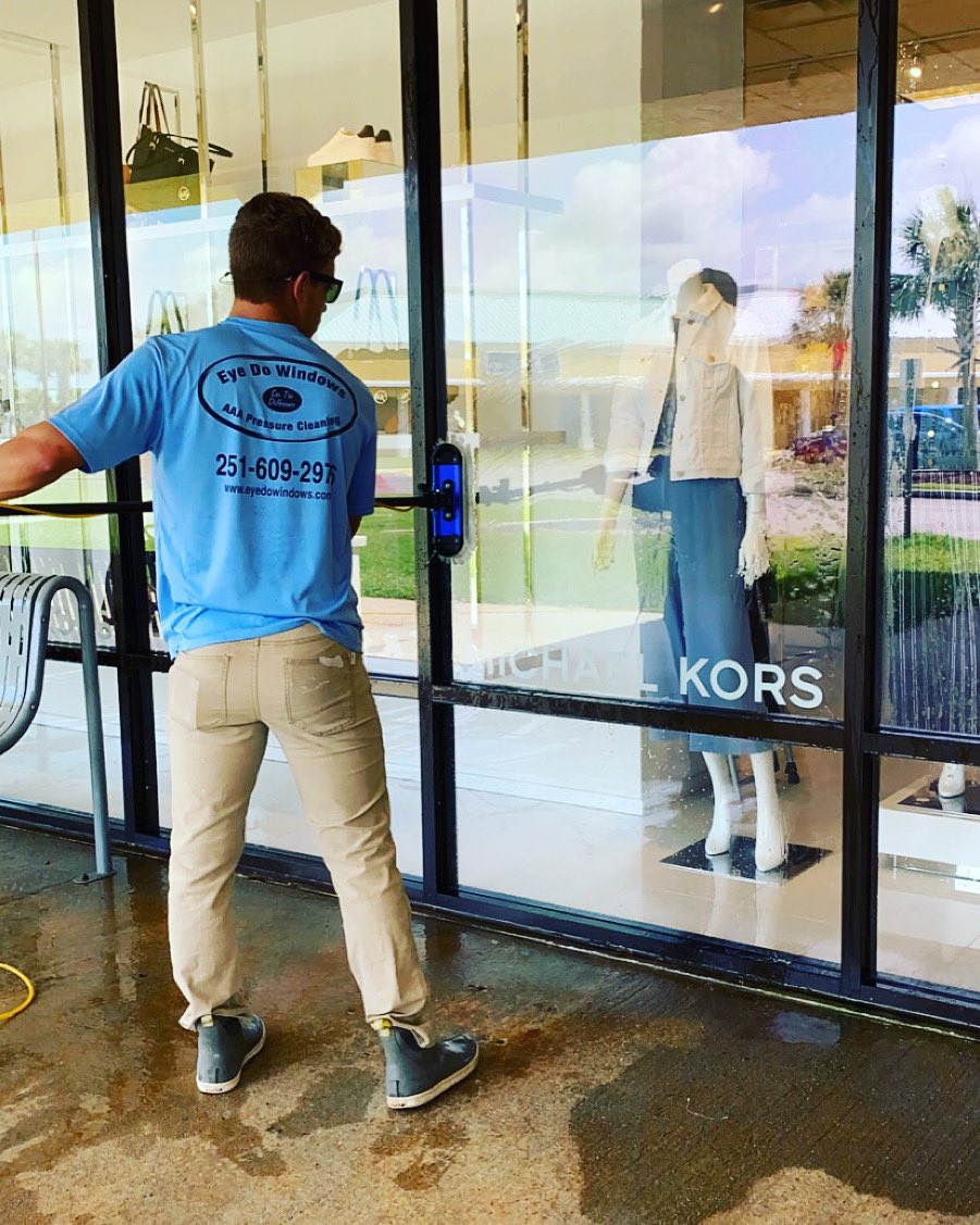 EyeDoWindows's tweet image. ✨With constant traffic in and out of shops, monthly interior and exterior windows will keep those finger prints off and your products will stand out even more! 🤩Call us now to set up your monthly window cleaning visits! 251-609-2976 ☎️ eyedowindows.com