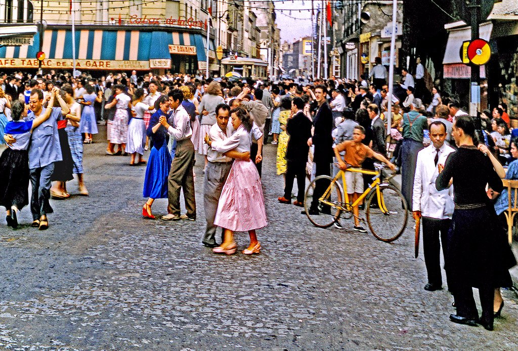 ParisAMDParis's tweet image. Le 14 juillet, à Courbevoie    1956
Flickr