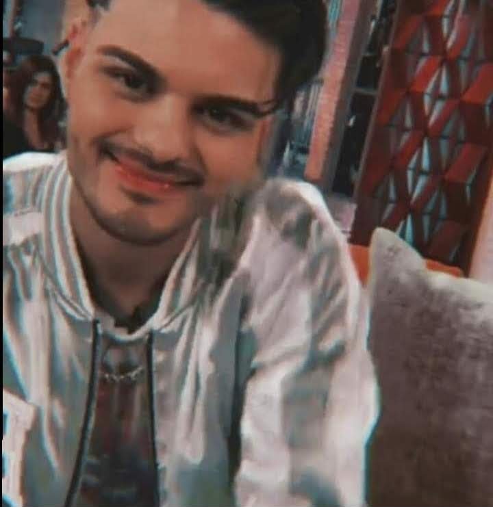 areyoureqdy's tweet photo. abraham mateo as títulos de crónica. a thread; https://t.co/LyaPnB4rZK