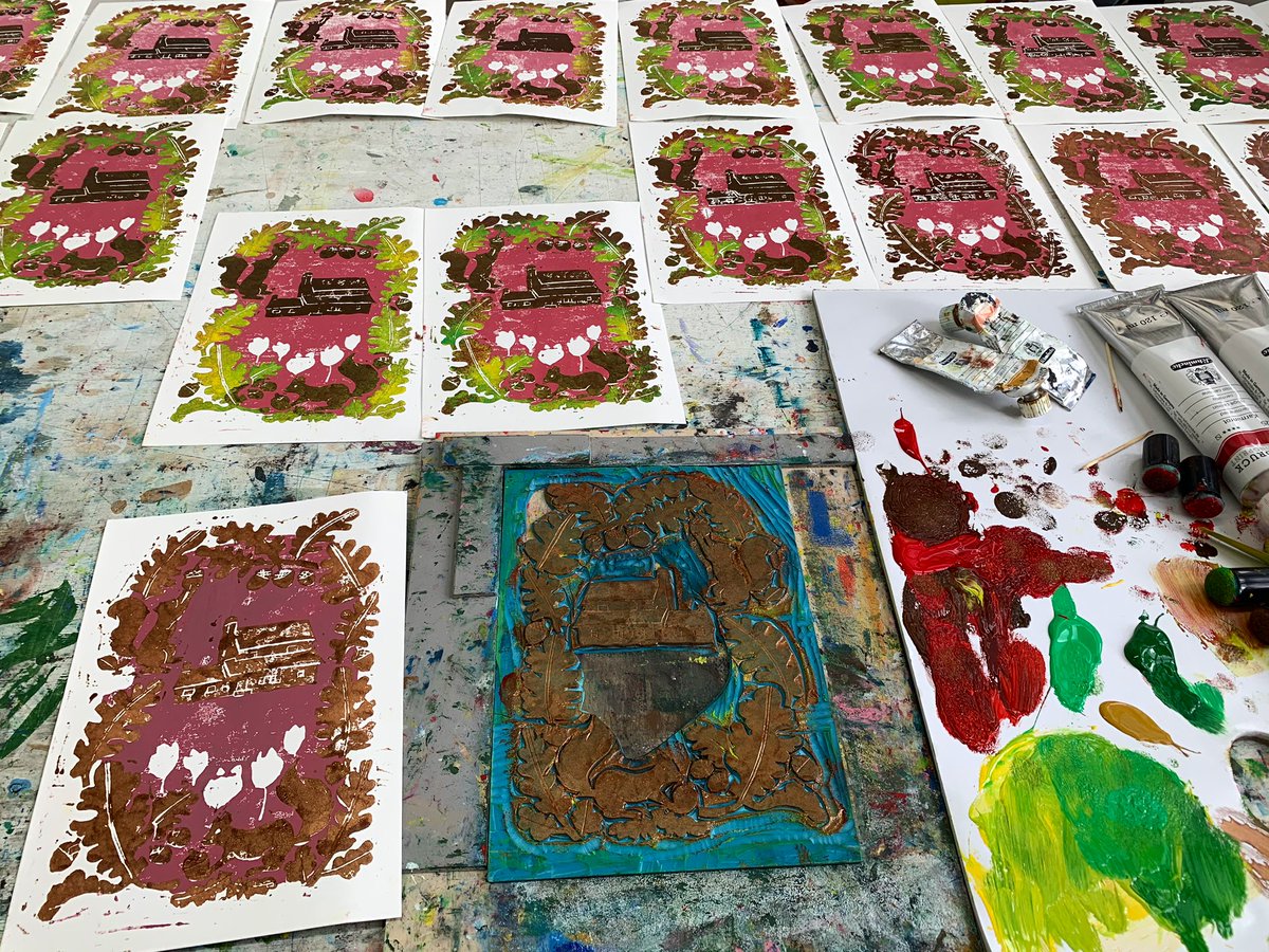 𝖸𝗈 𝖮𝗄𝖺𝖽𝖺 本日の進捗 イギリス四季の版画シリーズ復刻版 秋 の第2版を枚刷った いろいろな色に紅葉した葉っぱを1つ1つ絵を描くようにインクをのせていくので とても時間がかかるが 大事な作業なので丁寧にやっていく 銅色バージョンも作って