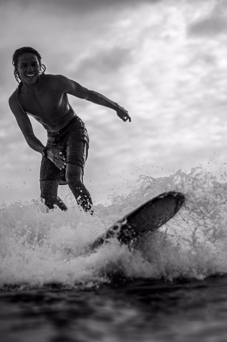 lisaunderwater's tweet photo. ...#blackandwhite smiles from @JohnMichaelVH 🤘🏻#CanonFavPic https://t.co/9goos8PMfP
