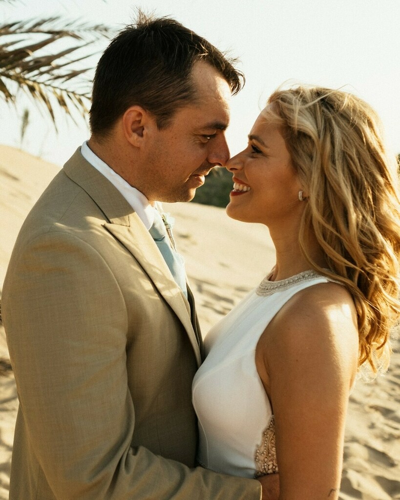 vgg1988's tweet photo. María y Óscar decidieron tener una postboda en el mar. Esta fotografía, es un momento que tuvieron a solas como pareja pero, su postboda fue muy diferente. 

Les encanta el agua y el paddle surf. Decidieron llevarse sus tablas y sumergirse en el agua ves… https://t.co/Z9XMMEW1Ab https://t.co/2ZIBW2FHHI