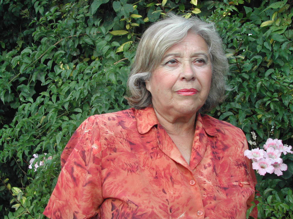 abuelasdifusion's tweet photo. Dolor por el fallecimiento de nuestra compañera Antonia "Negrita" Segarra. Otra Abuela que se va sin el abrazo de sus nietos. https://t.co/gMOFWWXjM4 https://t.co/j84ejMYn41
