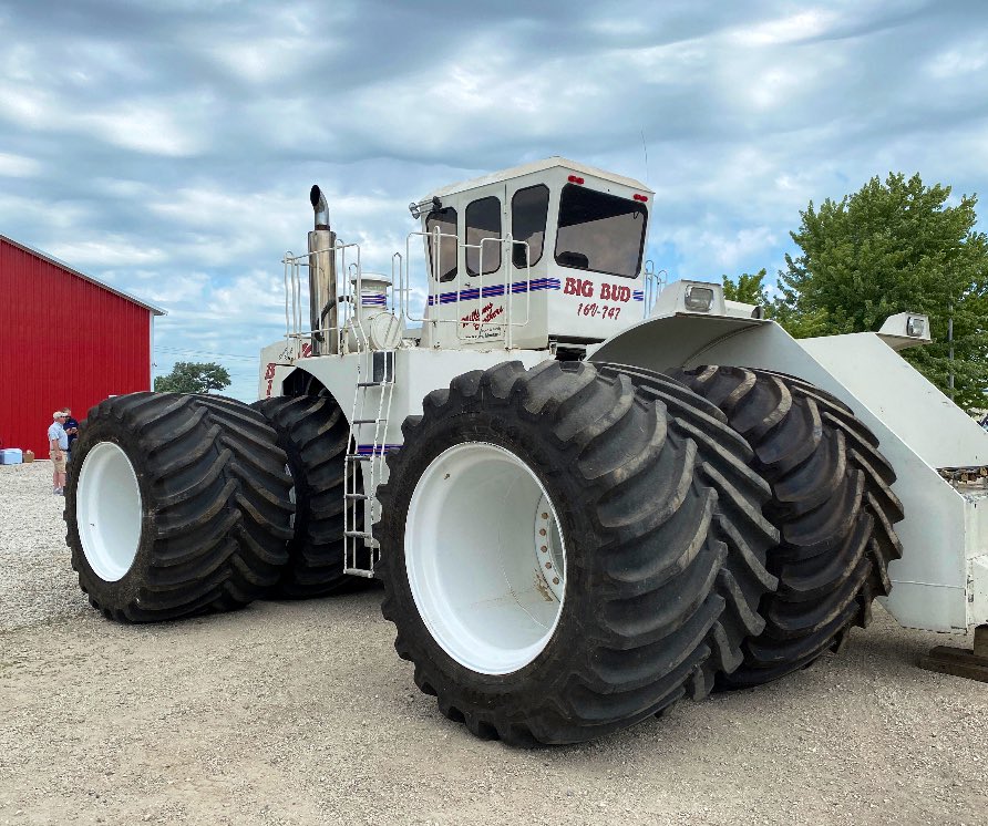 TheChadColby's tweet photo. Next stop is #ClarionIA to check out the #BigBud747 with NEW shoes #1400LSW @GoodyearFarm @ScottSloan6164 @WelkerFarmsInc https://t.co/TVxgd7IFBj