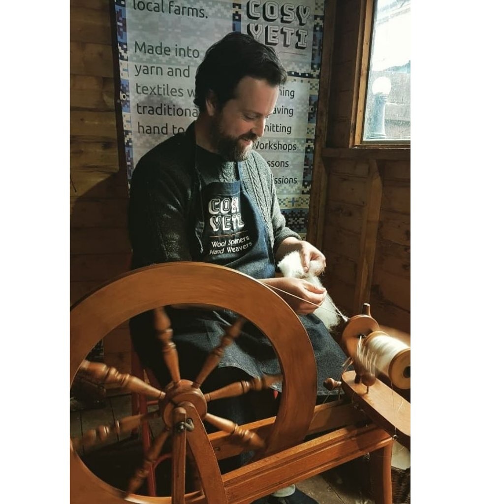 tottles_weavers's tweet photo. Traditional crafts are alive and well in the spinning shed this evening!
.
.
#britishwool #woolspinner #woolspinning #spinningwool #handmade #handspunyarn #borderleicester #rurallife #handcrafts #smallholding #croftinglife #spinningwheel #wool #textiles #sheep #madeinshropshire https://t.co/RUCB3JNYNm