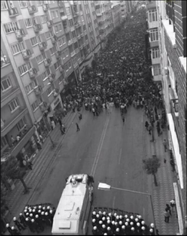 mimmehrad's tweet photo. از کوتهی ماست که دیوار بلند است 

بیشرف
#اعدام_نکنید https://t.co/GxRGqgc9Ct