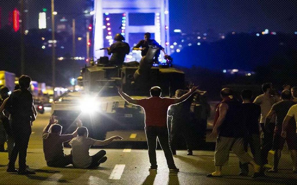 AR_AKINCI's tweet photo. Tarih boyunca olduğu gibi 15 Temmuz'da da Türk milleti, tehlikeyi çabucak farkedecek feraseti, onuru için dimdik duracak dirayeti ve vatanı uğruna kendini feda edecek cesareti göstermiştir. https://t.co/C1rhKR7Bjt