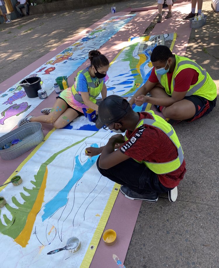 lof_art's tweet photo. Here’s the youth group sweeping &amp; painting today!! #RunoffArt
#CleanWaterArt
#LotsofFish
#GreenJobs4Youth
#H2Oed #CleanWater 
#StormWaterRunoff

@LottaFish
@RunoffArt
@SustainableCT https://t.co/YTxsawdbPR