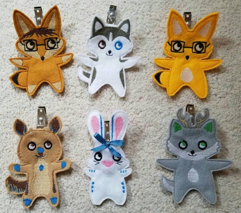 LykaiosHusky's tweet photo. @airyucat @capybalara @bubblepawshop Thanks for the thread and the tag!
I do custom embroidery and sewing. Here are some examples of my embroidered felt badges, masks, and sustainable Pride travel kits! I also do skirts with ~pockets~ 
https://t.co/E5ObpkBAKR
I'll tag @kitwahsu https://t.co/68NAx51wWa