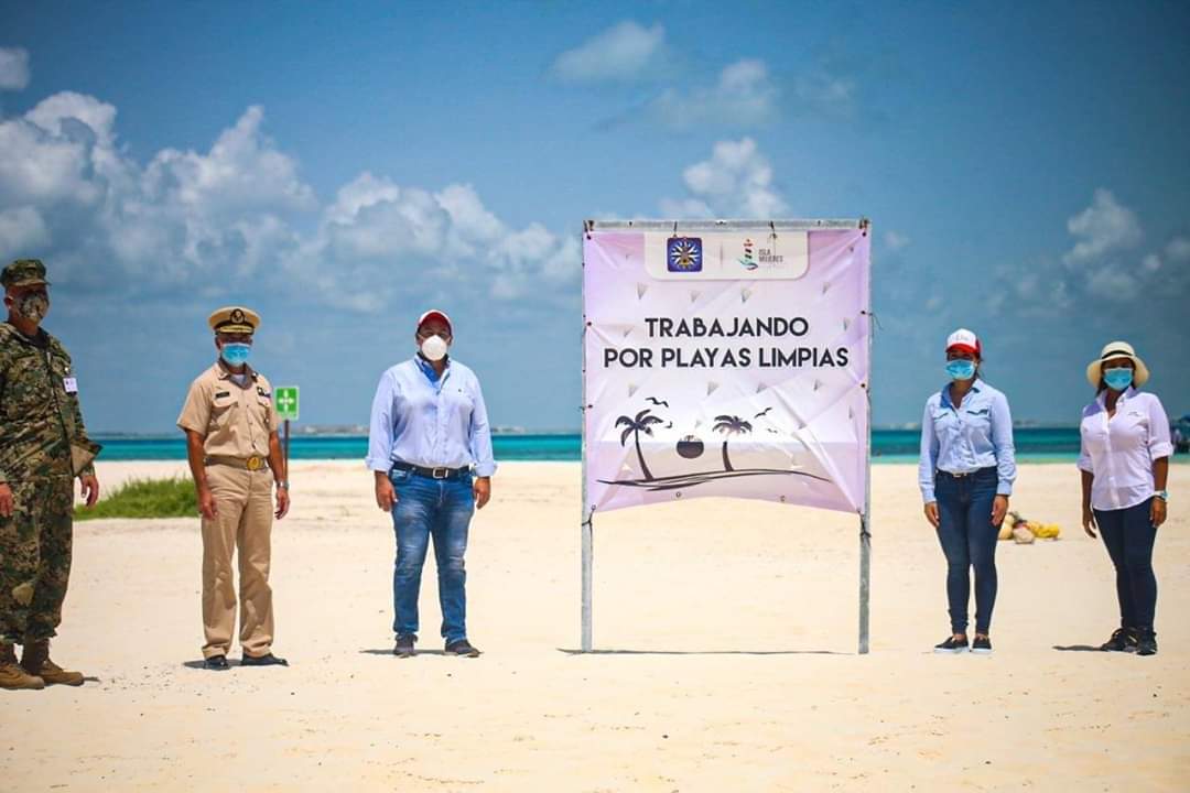 juancarrillo58's tweet photo. Realizamos un recorrido por distintas playas de Isla Mujeres con la finalidad supervisar la limpieza y el manejo del sargazo.
Trabajando en equipo los 3 órdenes de gobierno hacemos futuro. https://t.co/lqoZLmnfVo