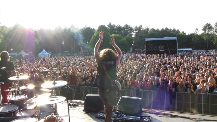 On this day in 2012 we were hanging out in Thetford Forest with these guys, plus a whole bunch of you crazy people!

<a href="/thedarkness/">The Darkness</a> <a href="/BlkStoneCherry/">Black Stone Cherry</a> let's do it again sometime!!!

#Walkway #TheDarkness #BlackStoneCherry #ThetfordForest #Throwback #Rock