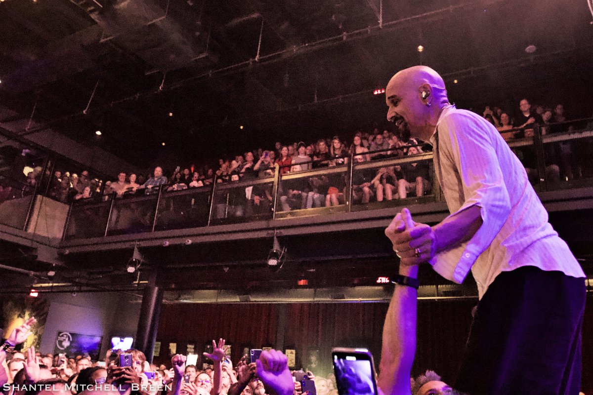 andydiagram's tweet photo. On the 14th July last year @wearejames played @FillmoreSS Silver Spring on 8th night of our North American Tour with @pfurs @dearboyofficial 

#LetTheMusicPlay #NBL #ExtraordinaryTimes

Gig pics by @SoundsThese https://t.co/PtNRU81Urx