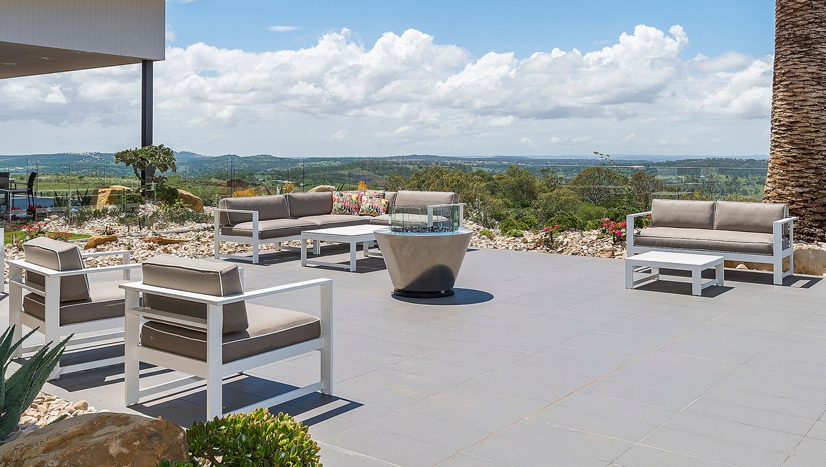 Rausch_Intl's tweet photo. Project featuring our S U M M E R Lounge, what a great outdoor living space!
.
📸Rezolution Photography, beautiful shot 👌🏽
.
#RauschInternational #luxuryoutdoorfurniture #projects #projectfurniture #commercialfurniture #designer #sunbrella #spotrausch https://t.co/60hKv9GV8o