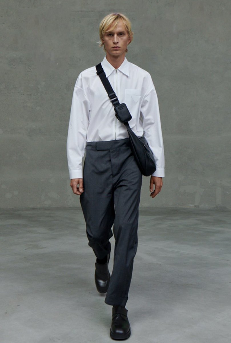 _____abadi's tweet photo. minimalist prada is back and its so hot https://t.co/R9NEaaBHbJ