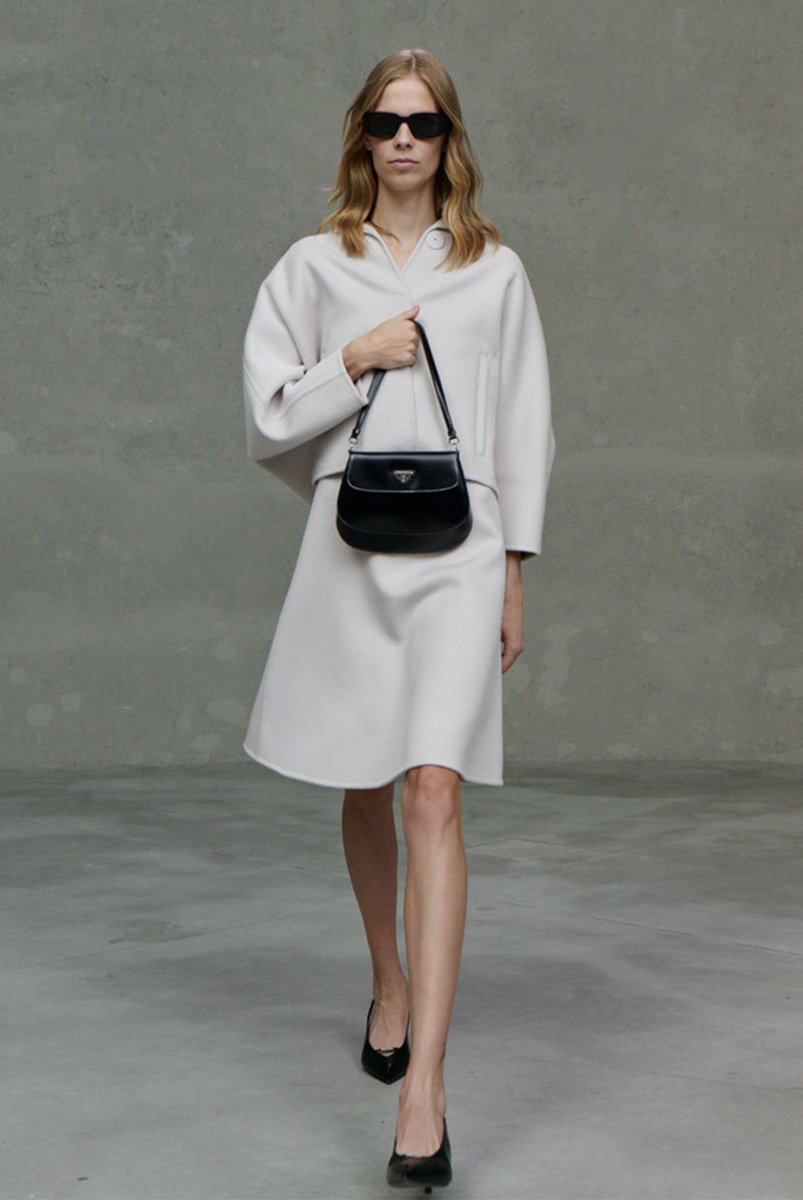 _____abadi's tweet photo. minimalist prada is back and its so hot https://t.co/R9NEaaBHbJ