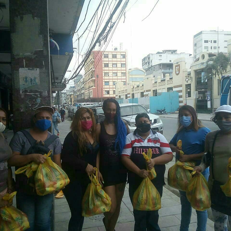 CasaDeMunecasEC's tweet photo. Proyecto#AyudaAMujeresTrans.
Continúamos con la entrega de kits de alimentos y aseo personal. Esta esta 3ra entrega de la 3era etapa del proyecto 👉https://t.co/XQBMJaP0Xr

@Mariasolecita @banano59 @DianaIMaldonado @fernandorozcom @silvitabuendia @gabrieliza27 @alcaldiagye https://t.co/FNbcnXwJca