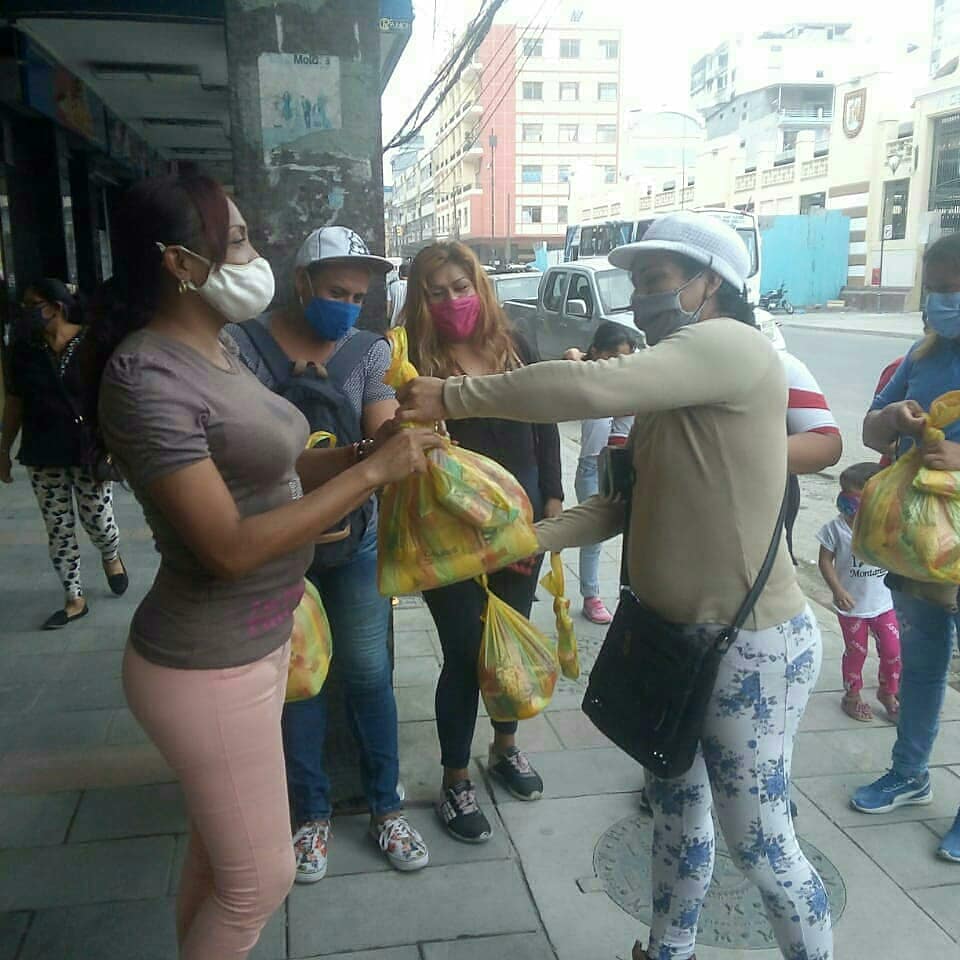 CasaDeMunecasEC's tweet photo. Proyecto#AyudaAMujeresTrans.
Continúamos con la entrega de kits de alimentos y aseo personal. Esta esta 3ra entrega de la 3era etapa del proyecto 👉https://t.co/XQBMJaP0Xr

@Mariasolecita @banano59 @DianaIMaldonado @fernandorozcom @silvitabuendia @gabrieliza27 @alcaldiagye https://t.co/FNbcnXwJca