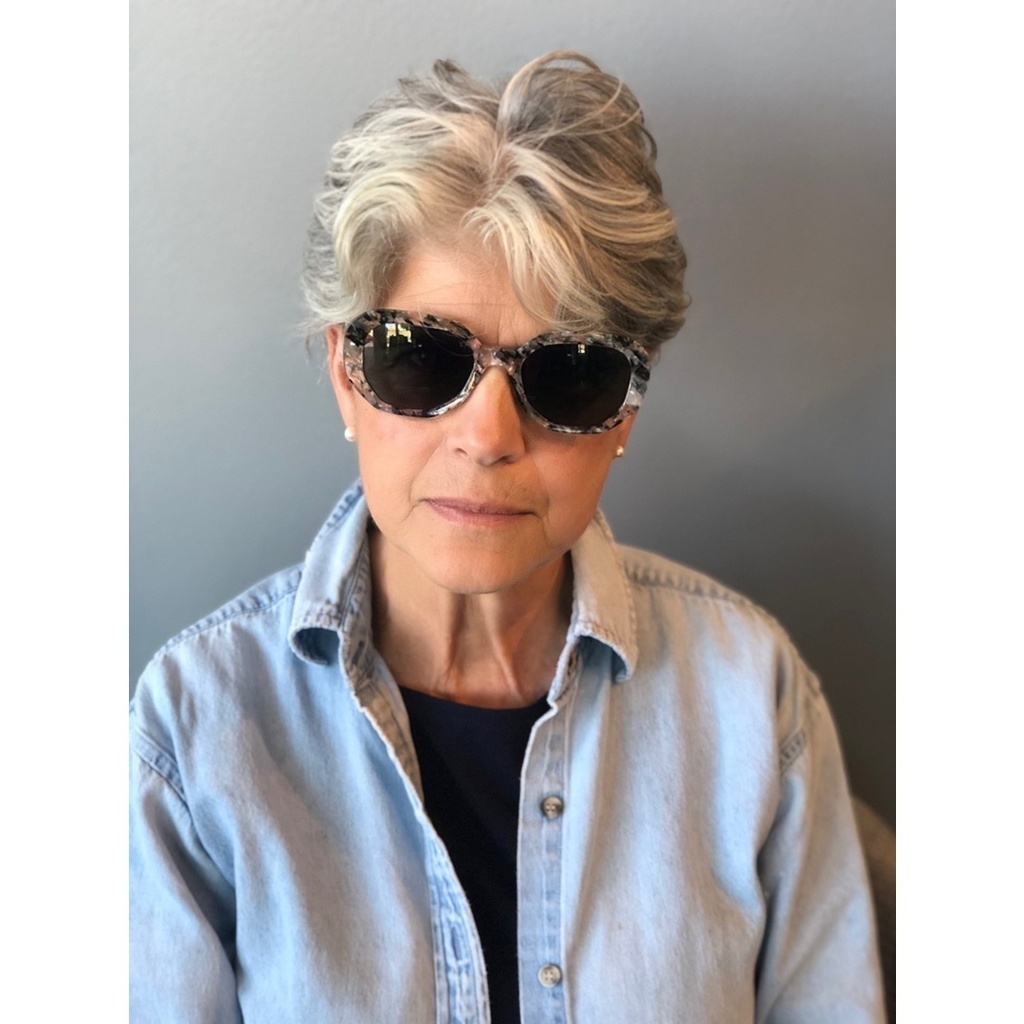 eyeopenersopt's tweet photo. Terrific color. Terrific shape. Terrific look.  @resrei_eyewear #readyforsummer #res/rei #eyeopeners https://t.co/FIs7p0EEzg https://t.co/nGzQ0OgXZB