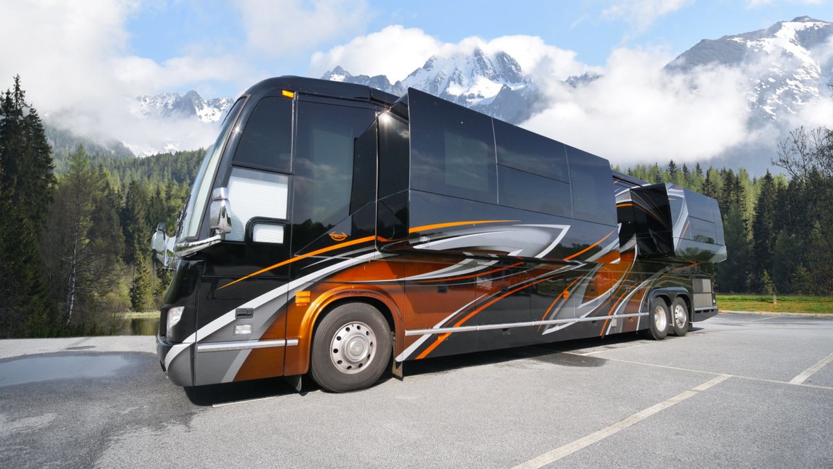 Recently featured in the Wall Street Journal, Yahoo Finance, and Travel Weekly, Goss RV is the pioneer of luxury RV experiences. Our experienced trip planning team provides you with a personalized itinerary for the adventure of a lifetime.

Learn more: gossrv.com/trip-planning/