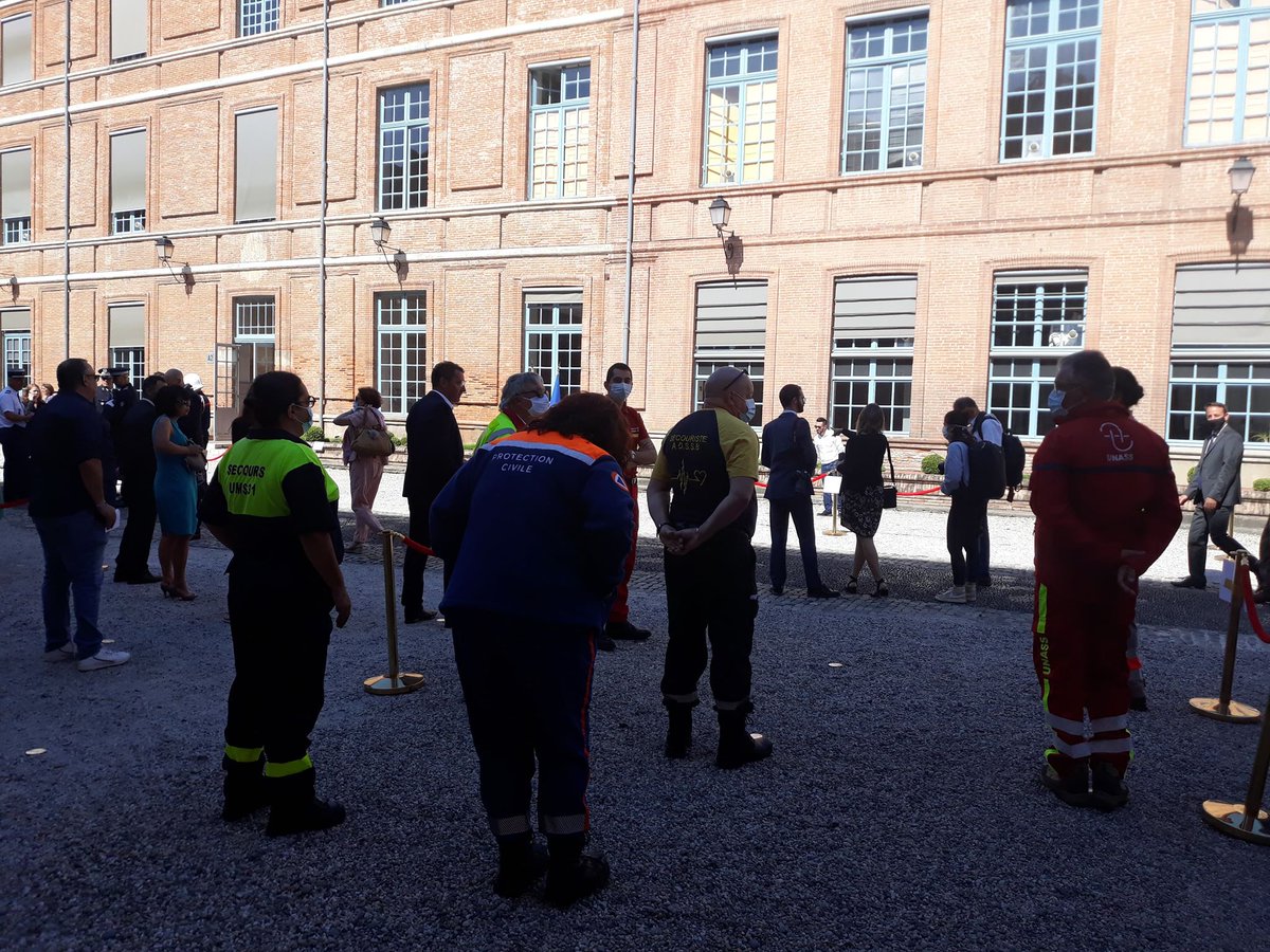 FFSS31's tweet photo. [Fête Nationale] 🇫🇷

En ce 14 Juillet, le Préfet de la région Occitanie, Préfet de la Haute-Garonne, met à l'honneur, aux côtés des personnels soignants, les Associations Agréées de Sécurité Civile (AASC) engagées dans la lutte contre le COVID-19. https://t.co/pPTveNUTqM