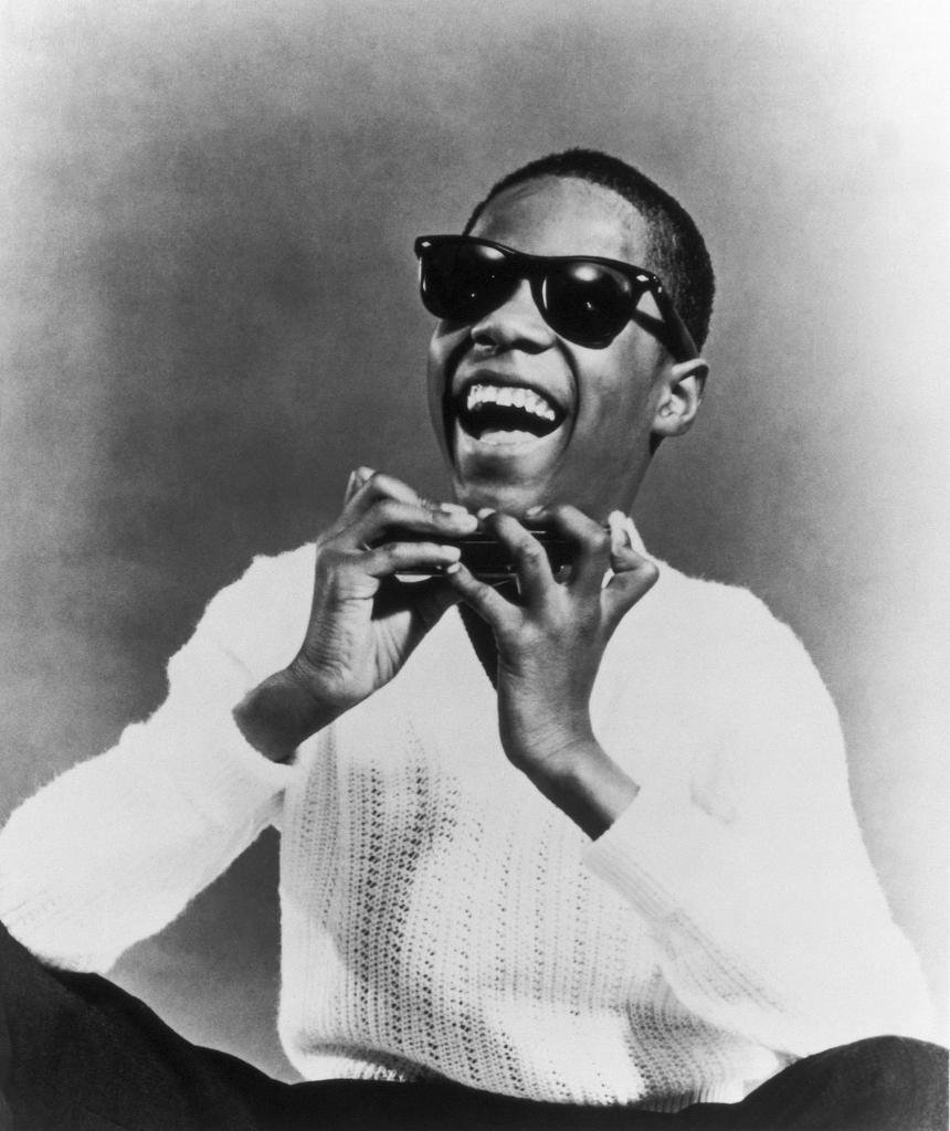 espofootball's tweet photo. #OTD Jul15,1961 11yo #StevieWonder signs with @motown Records. His mom #LulaMae is not keen, #Motown gives her $200/month stipend to help the family https://t.co/jxNH2SxaVk
