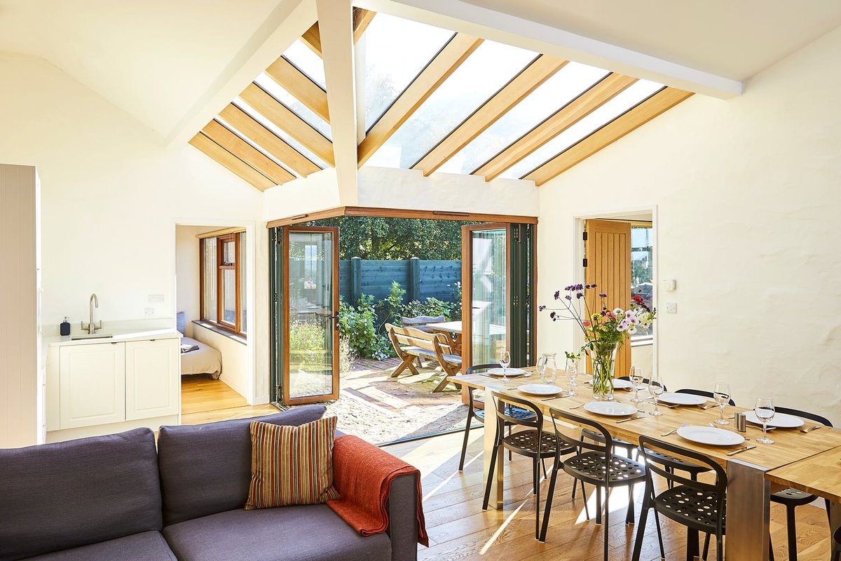 ShortbreaksHQ's tweet image. ⭐️ PROPERTY OF THE DAY ⭐️
Cows Barn is a modern barn conversion with lots of character and comfort offering stunning views of the Quantocks highest hill. Sleeping 5 guests with spacious open plan living. Book your stay today: shortbreaks.com/properties/cow…