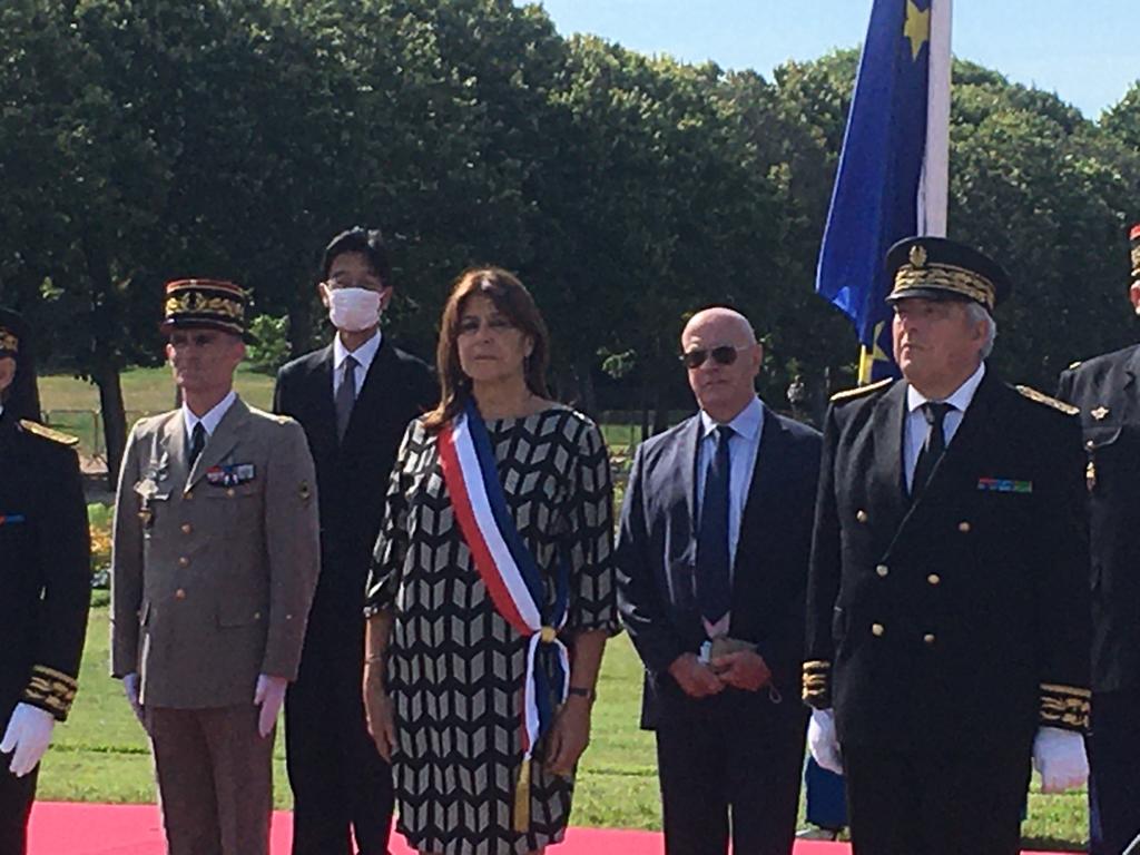 France3Provence's tweet photo. Cérémonie du 14 juillet à Marseille : une première émouvante pour Michèle Rubirola au Parc Borély.

C'est le préfet de Région, Pierre Dartout, qui a présidé cette cérémonie particulière.

Une cérémonie statique pour respecter les mesures sanitaires.
https://t.co/GW1VA0QfKW https://t.co/MpAI87kH80