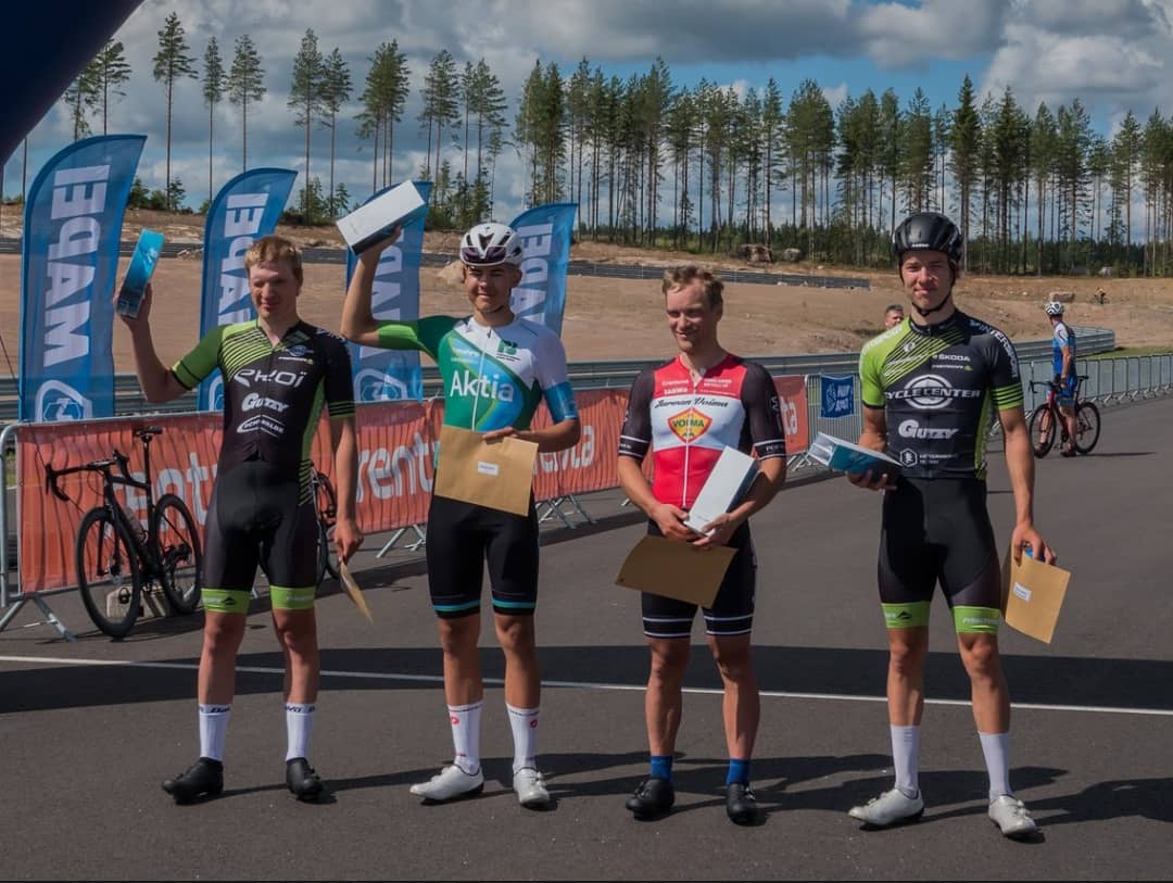 Palkinnoissa mukana 
#lahdenpolkupyörähuolto
#moottoripyörämuseo
#partioaittalahti
#vellamowater

Kuvat #kuvauspalvelumerjari 

m.facebook.com/story.php?stor…